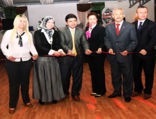 SANCAKTEPEDE GELİNLİK DEFİLESİ AÇILIŞI YAPILDI